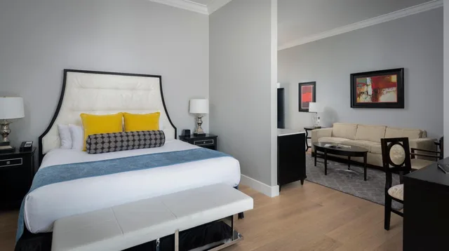 جناح بشرفة، Inn On Fifth 2/5