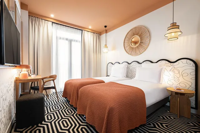 Privilege, Double or Twin Bed, Sea View, Balcony, Hotel Albert 1er Nice 3/8