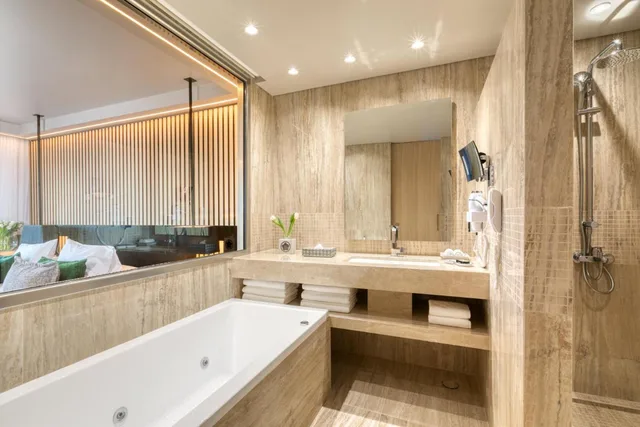 Divine, Suite, King Bed, Acropolis View، Divani Caravel Hotel 3/3