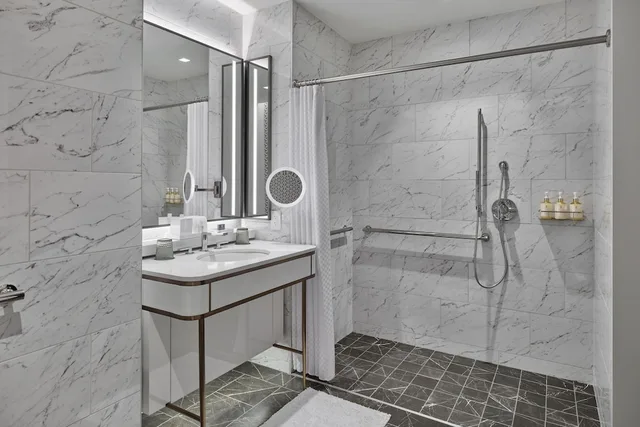 Metropolitan, Suite, King Bed، The Crescent Hotel Fort Worth 2/2