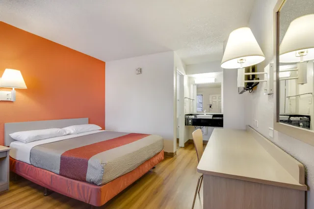 غرفة قياسية بسرير كوين، Motel6 Tempe, AZ - Broadway - ASU 4/10