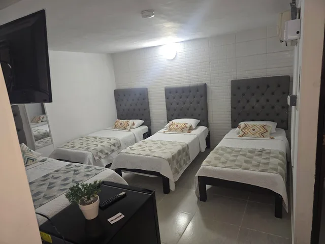 Family, 1 Double and 3 Single Beds، Hotel Rodadero Dorado 3/10