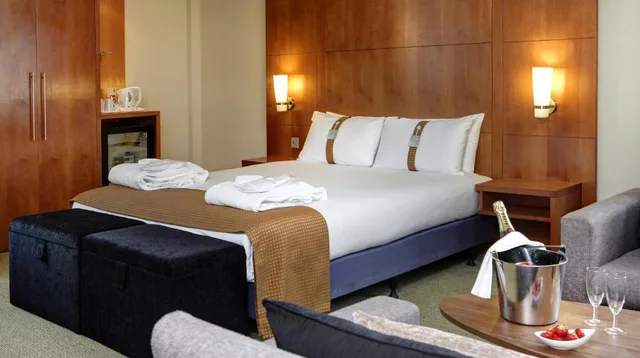 Room, Queen Bed, HOLIDAY INN BASINGSTOKE 4/5