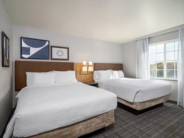 جناح بسرير كينج وسريرين كوين بغرفتي نوم بمطبخ، STAYBRIDGE SUITES ROCHESTER - UNIVERSITY 1/5