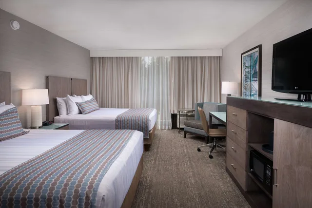 غرفة قياسية بسريرين كوين يُسمح فيها بالحيوانات الأليفة، Best Western Plus Agate Beach Inn 1/6