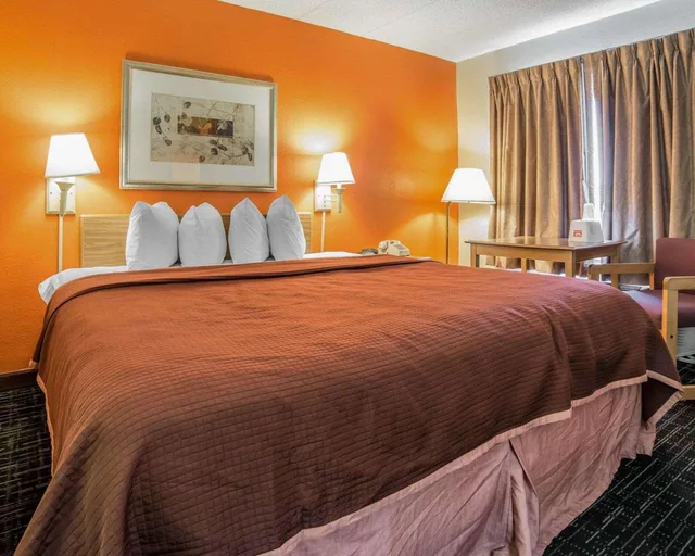 غرفة بسرير كوين، Econo Lodge Billings, MT 8/9