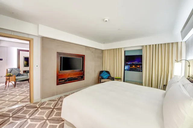 جناح جونيور بسرير كينج بإطلالة على البحر، InterContinental Muscat 2/7
