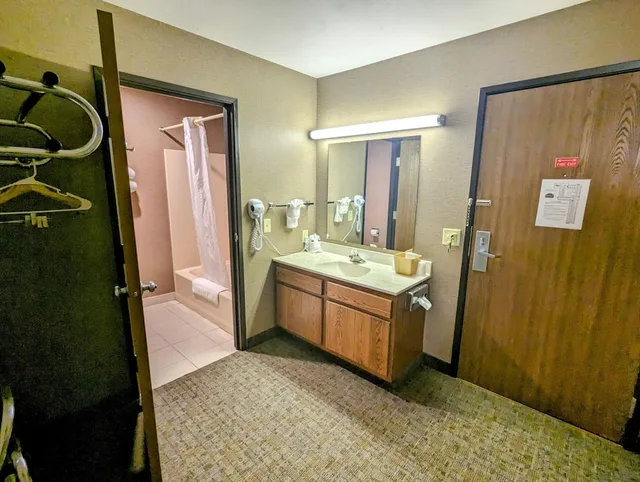 غرفة قياسية بسرير كينج، Woodfield Inn and Suites 6/7