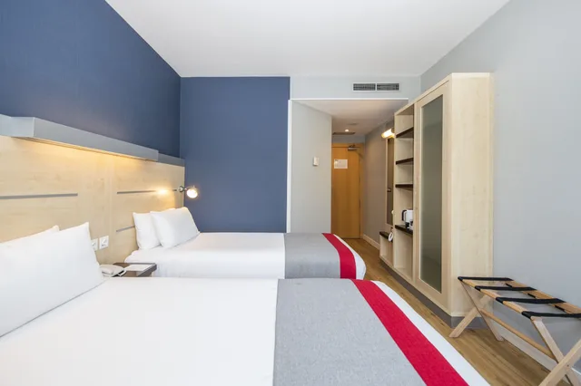 غرفة قياسية بسريرين منفصلين، Holiday Inn Express Barcelona Montmelo 2/7
