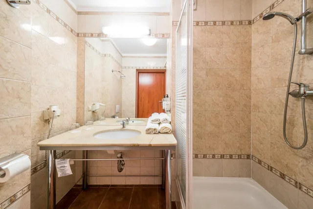 جناح، Hotel Europejski 8/9