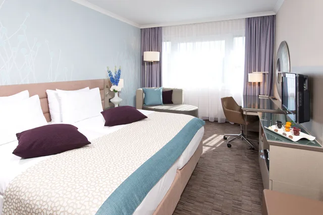 غرفة قياسية بسرير كينج في طابق مرتفع، Crowne Plaza Berlin City Centre Ku damm 3/7