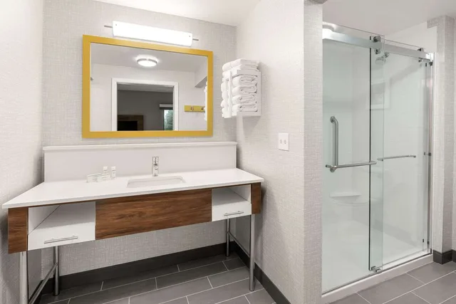 جناح استوديو بسرير كينج، Hampton Inn & Suites Portland Tigard 2/4