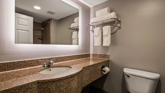غرفة قياسية بسرير كينج، Best Western Plus St. Augustine I-95 9/10