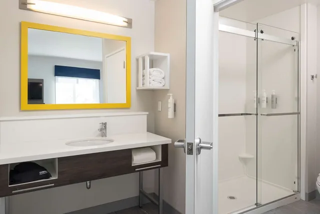 جناح استوديو بسرير كينج بحوض جاكوزي، Hampton Inn Suites Manteca 5/5