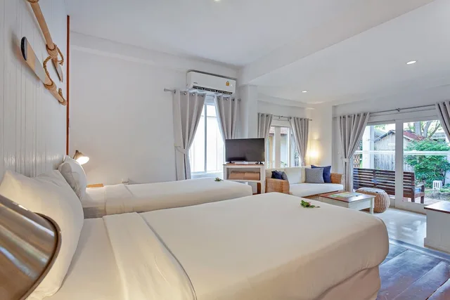 Studio, Double Bed, Terrace, Malibu Beach Resort, Koh Samui 4/10