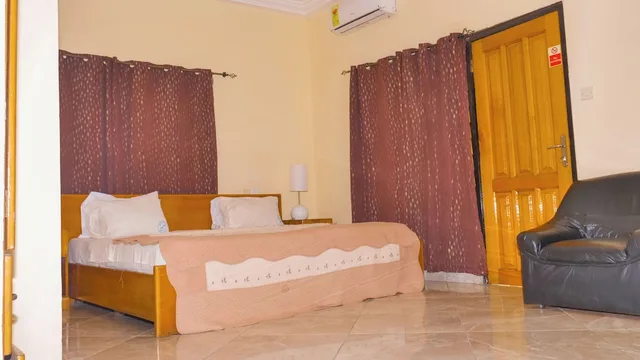 غرفة قياسية بسرير كوين بشرفة، Jenos Hotels 2/3