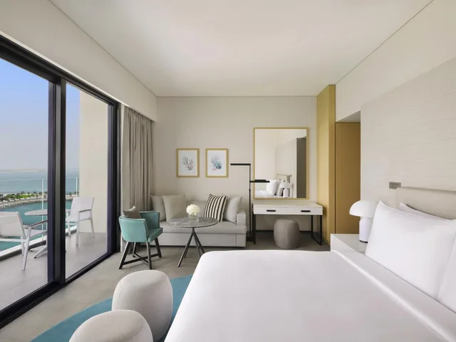 Bridge, Panoramic, Junior Suite, King Bed، Movenpick Resort Al Marjan Island 1/5
