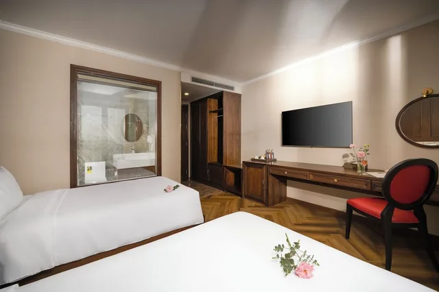 غرفة ديلوكس بسريرين منفصلين بإطلالة على المدينة بشرفة، Golden Lotus Luxury Hotel Da Nang 4/7