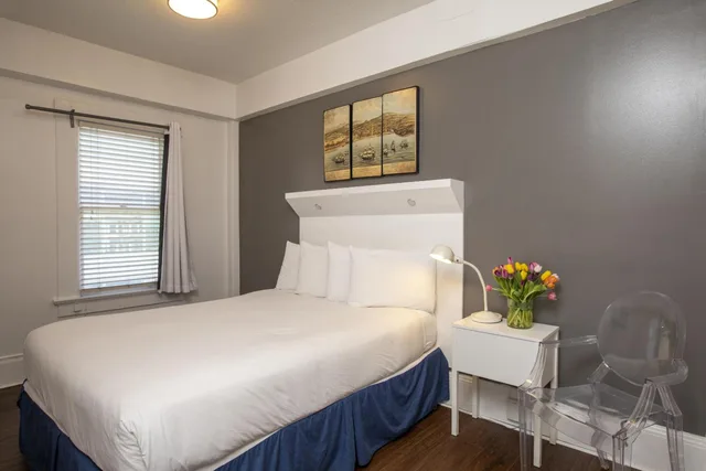 غرفة قياسية بسرير كوين، Edwardian Hotel 7/10