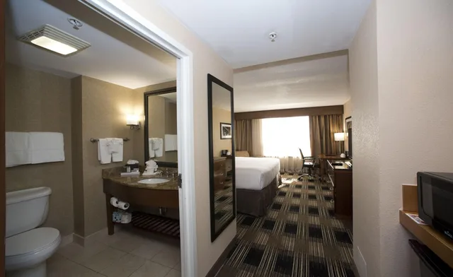 غرفة بسرير كينج، Hotel Executive Suites 4/4