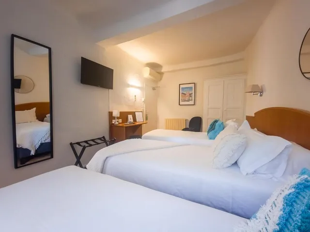 غرفة ثلاثية، Hotel Posta Vecchia 1/4