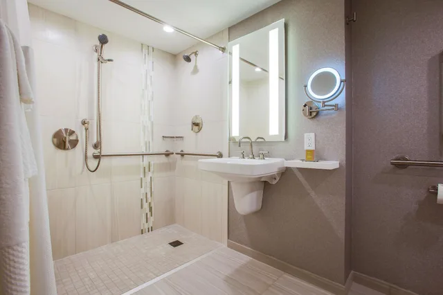 غرفة لذوي الإعاقة، Doubletree By Hilton Chicago Alsip 3/3