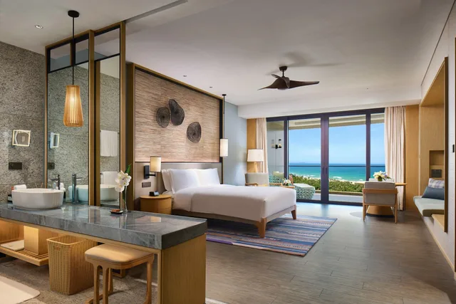 غرفة قياسية بسرير كينج بإطلالة على البحر، Crowne Plaza Sanya Haitang Bay Resort 4/10