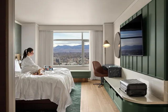 Cottage, Suite, King Bed, Hyatt Regency Denver 2/4