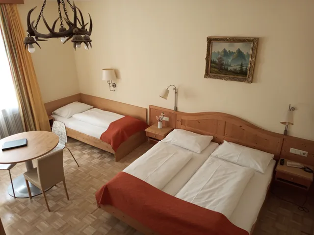 غرفة رباعية بسرير مزدوج وسريرين منفصلين، Adlerhof 2/10