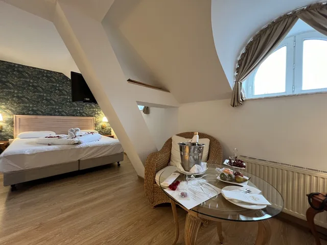 جناح جونيور بسرير كوين، Hotel Am Muhlenteich Schwelm 4/6