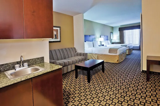 جناح بسريرين كوين بمنطقة جلوس، Holiday Inn Express Hotel Suites Clovis 5/5