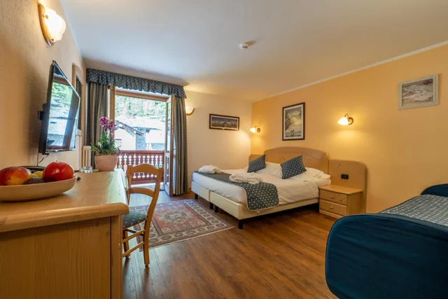 غرفة كبيرة بسرير مزدوج، Hotel Lo Scoiattolo 2/10