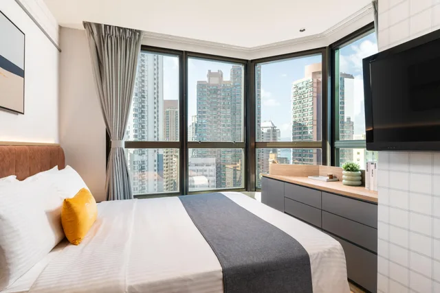 Executive, Dash Living On Hollywood 1/2