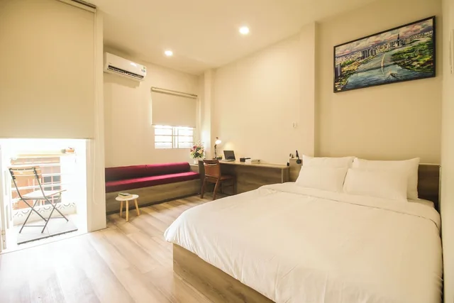 شقة جونيور بسرير كوين بإطلالة على المدينة بشرفة، De Lustora Hotel & Apartment - District 1, HCM. 1/5