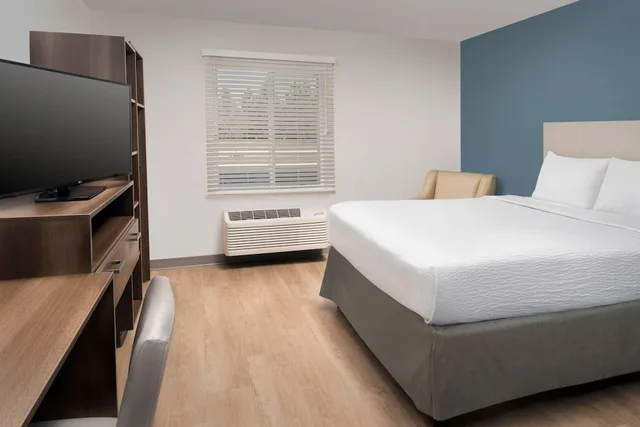 Room, Queen Bed, Accessible, WoodSpring Suites Chicago Tinley Park 1/6
