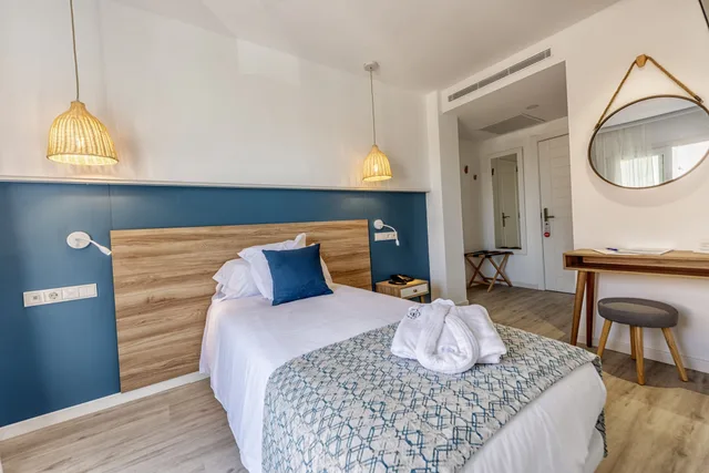 Room, Single, Balcony, THB Gran Bahia 8/10