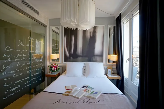 غرفة سوبيريور بسرير كوين بشرفة، Hotel Litteraire Le Swann, Bw Premier Collection 1/4