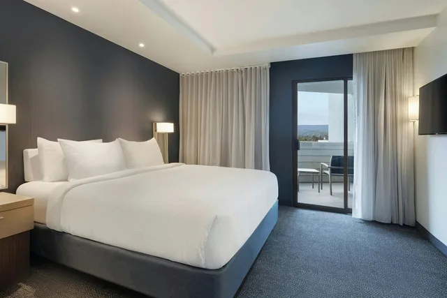 جناح بغرفة نوم واحدة لذوي الإعاقة، Courtyard Redwood City 1/7