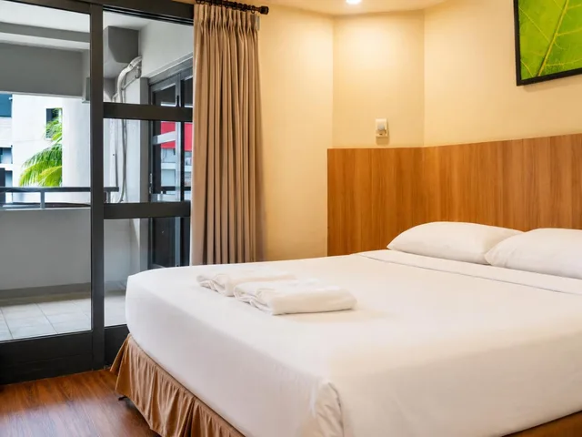 غرفة بزنس بسرير فردي بغرفتي نوم، Grand Tropic Suites Jakarta 2/8