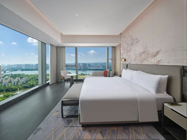 جناح بريميوم بسرير كينج، Hilton Huizhou 1/3