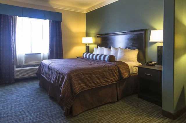 Studio, Suite, King Bed, Red River Inn And Suites 1/3