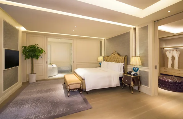 1 Bedroom, Presidential, Suite, King Bed, Hilton Dalian Golden Pebble Beach Resort 4/4