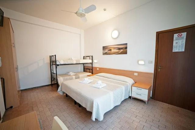 غرفة قياسية ثلاثية بثلاثة أسرّة، Hotel Mara 2/9