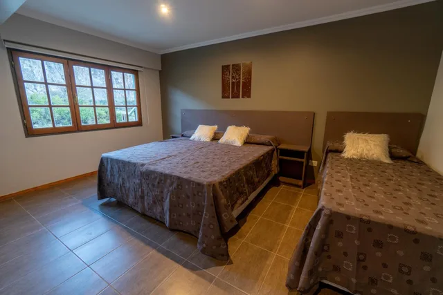 غرفة ثلاثية، Fitz Roy Inn 1/1