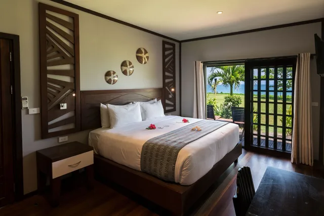 Bure, King Bed, Beach Front، Yatule Resort and Spa 1/4