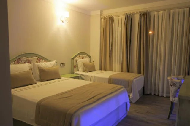 1 Bedroom, Comfort, Triple, 1 Queen and 1 Single Bed, Garden View, Cunda Rota Hotel 1/1