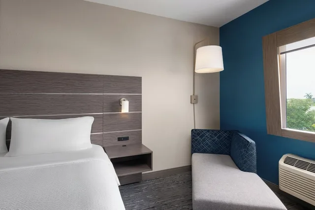 غرفة قياسية بسرير فردي، Holiday Inn Express Suites Boynton Beach West 5/6