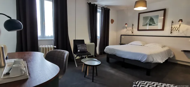 Comfort, Queen Bed, Patio, Hotel the Originals Saint Valery Sur Somme La Colonne de Bronze Ex In 10/10