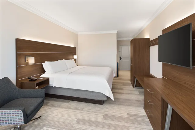 غرفة قياسية بسرير كينج، Holiday Inn Express Hotel And Suites Byron 1/1