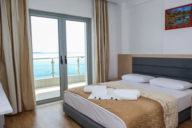 2 Bedrooms, Family, Queen and Twin Beds, Sea View, Balcony, Hotel Saranda Palace 4/10